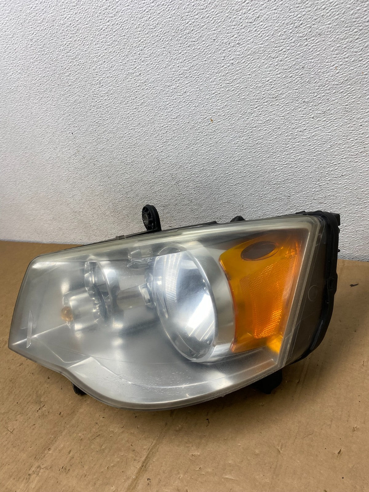 2008 to 2016 Chrysler Town and Country Left Driver Lh Side Headlight AC8647 DW2