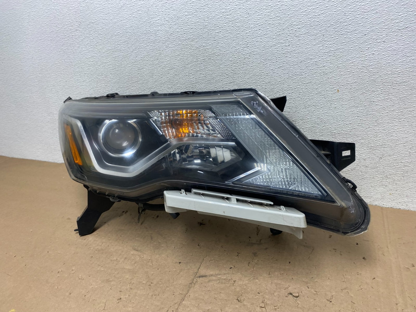 2017 - 2020 Nissan Pathfinder Right Passenger Side Headlight Halogen ag5604 DG1