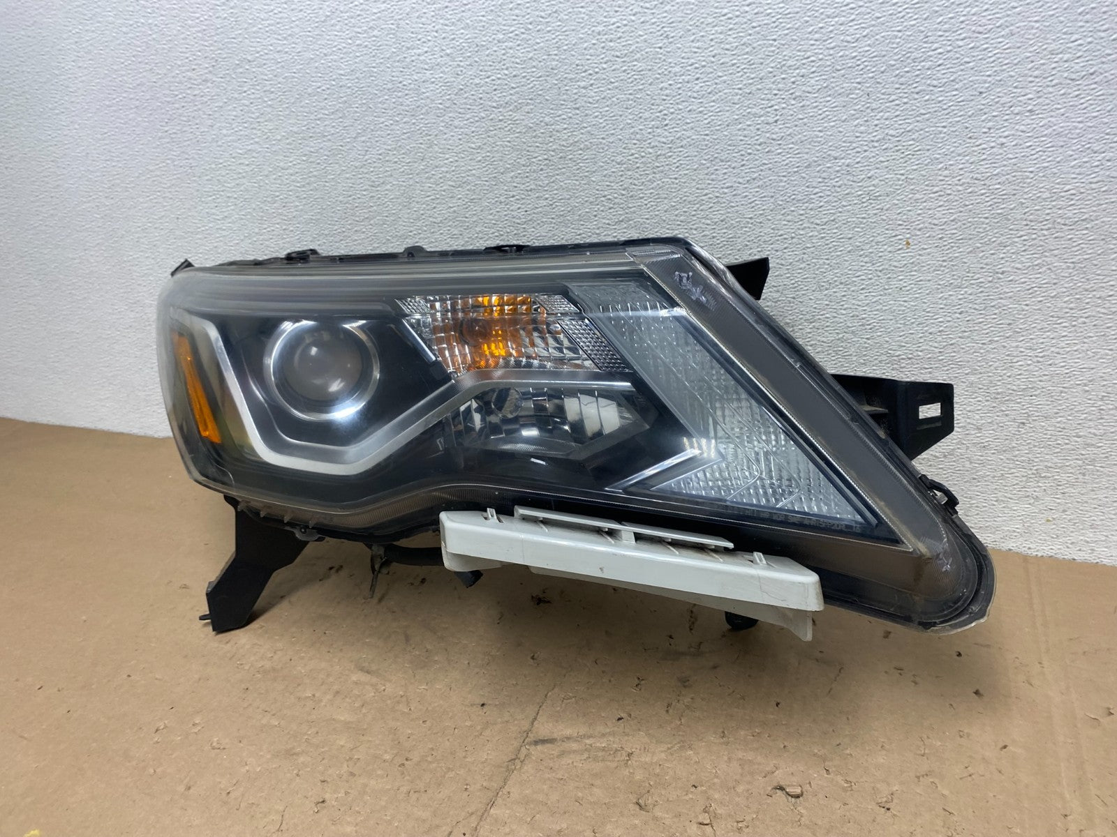 2017 - 2020 Nissan Pathfinder Right Passenger Side Headlight Halogen ag5604 DG1