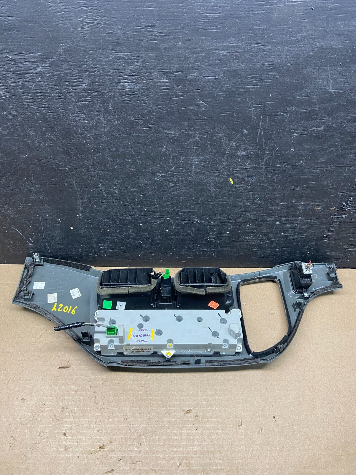 2005 to 2010 Honda Odyssey Radio Climate Control Dash Trim Bezel L2016 DG5