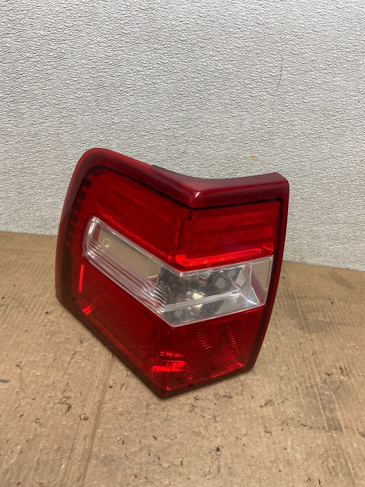 2007 to 2012 Ford Expedition Left Driver LH Side Tail light AA6737 LK0