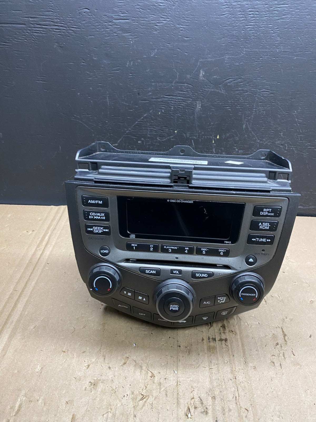 2003 to 2007 Honda Accord Radio CD Player Climate Control Switch AB9095 DG0