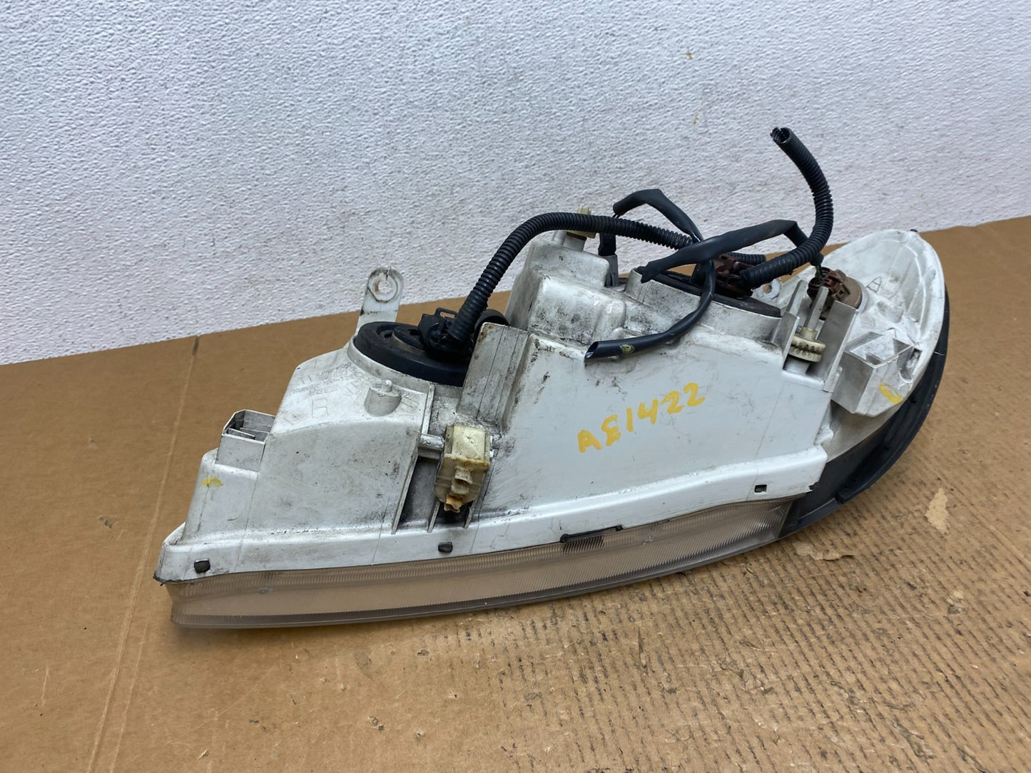 2000 to 2001 Infiniti I30 Right Passenger RH Side Headlight Halogen AE1422 DG6