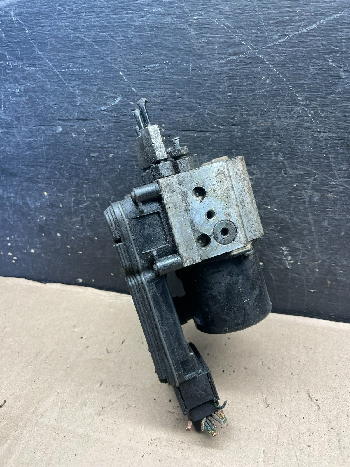 2004 2007 Ford E250 E350 Econoline Anti-Lock ABS Antilock Brake Pump S8249 DG1