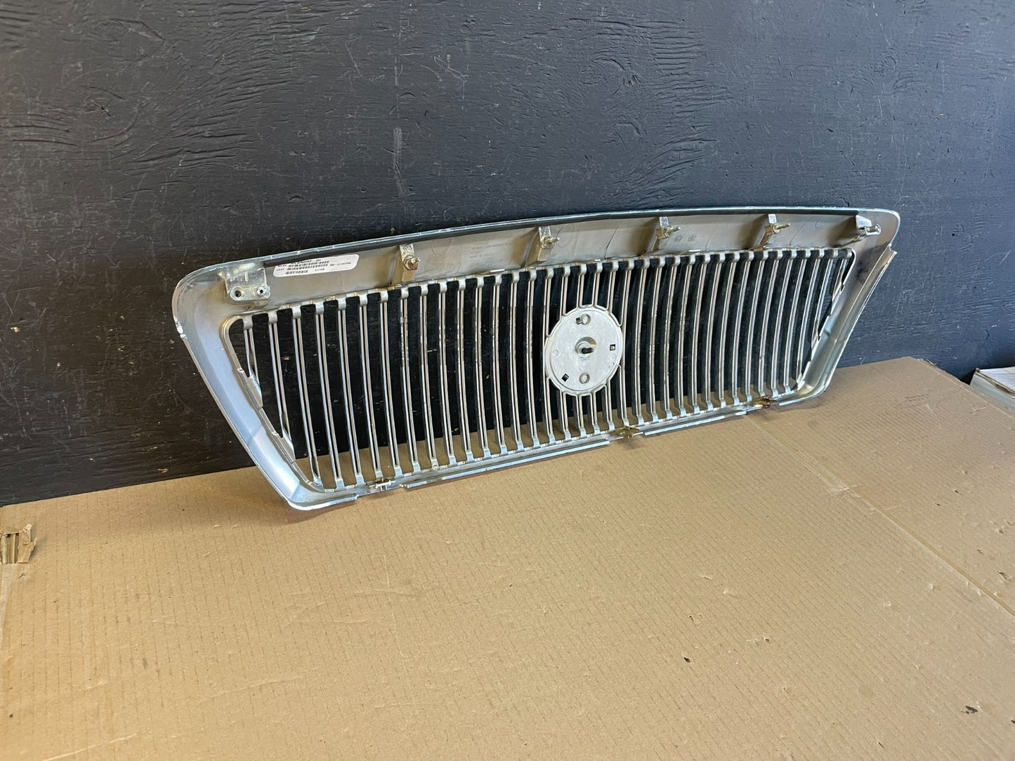 2003 - 2005 Mercury Grand Marquis Front Upper Grill Grille Aftermarket ae3577 DG5