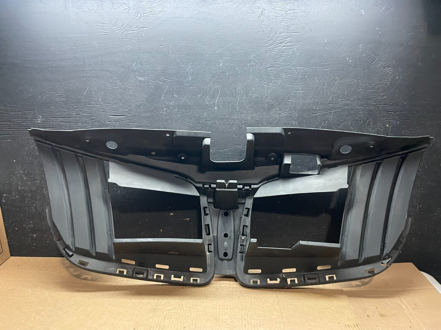 2010 to 2012 Lincoln MKT Grill Grille Support Panel J3761 OEM DG6