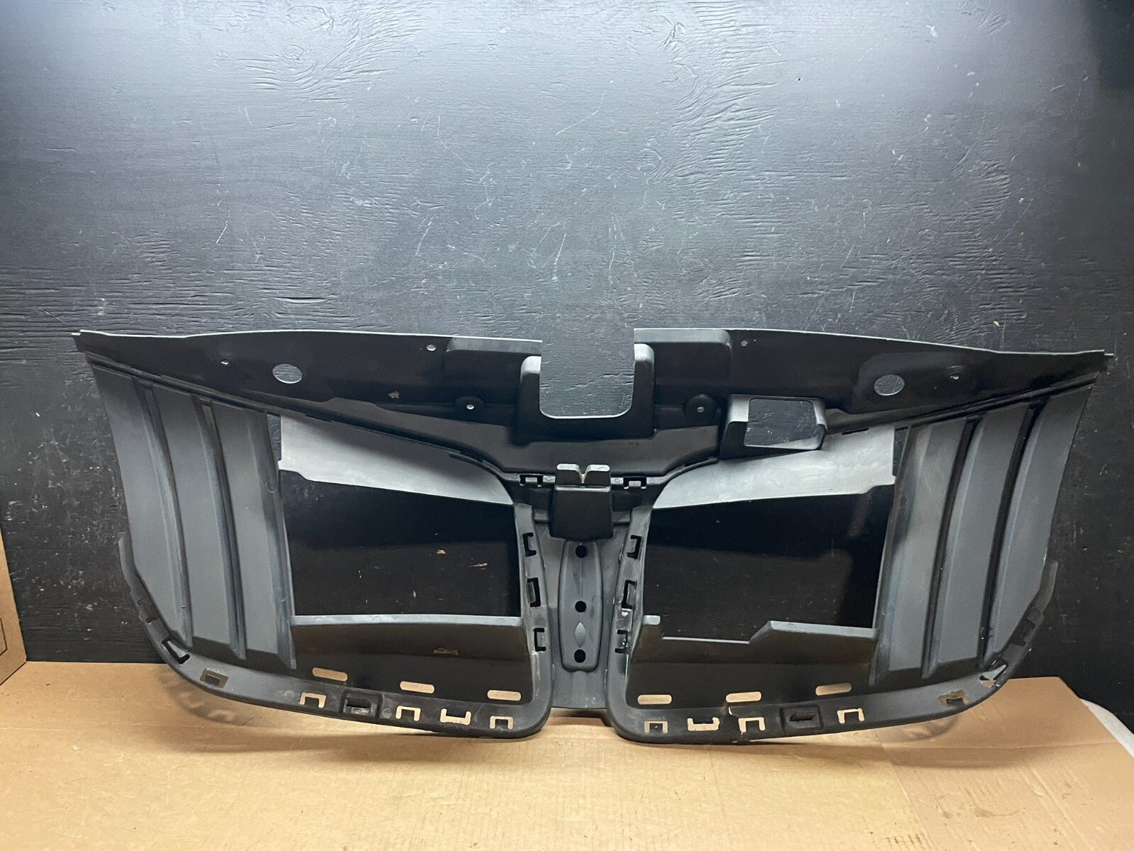 2010 to 2012 Lincoln MKT Grill Grille Support Panel J3761 OEM DG6