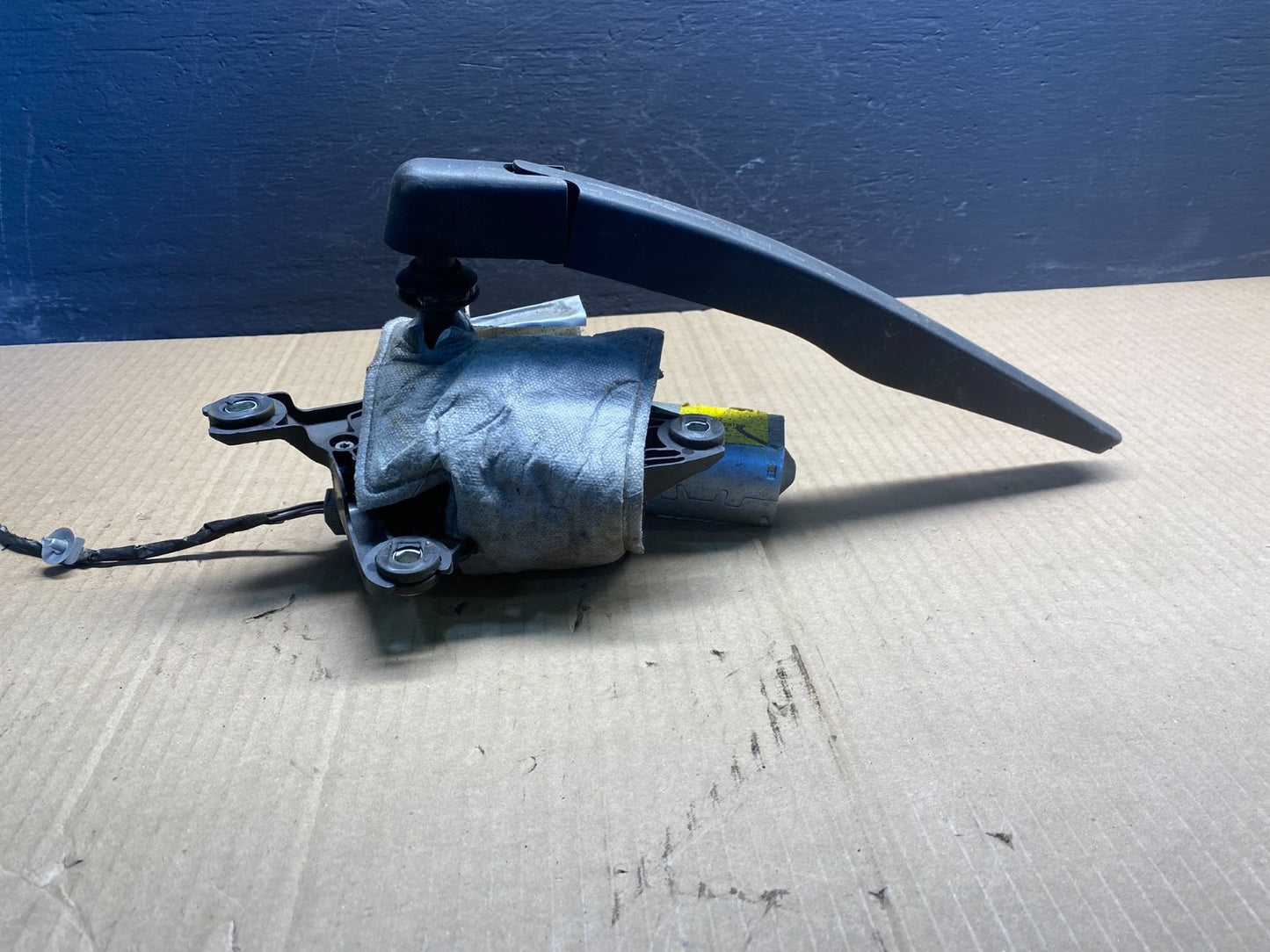 2011 to 2019 Ford Explorer Rear Windshield Wiper Motor OEM AC0876 DG1