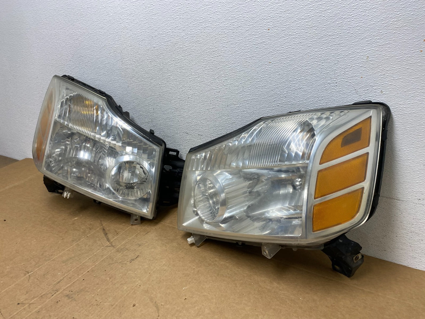 2004 to 2007 Nissan Armada Left+Right Side Set Headlights AD6132 DW1