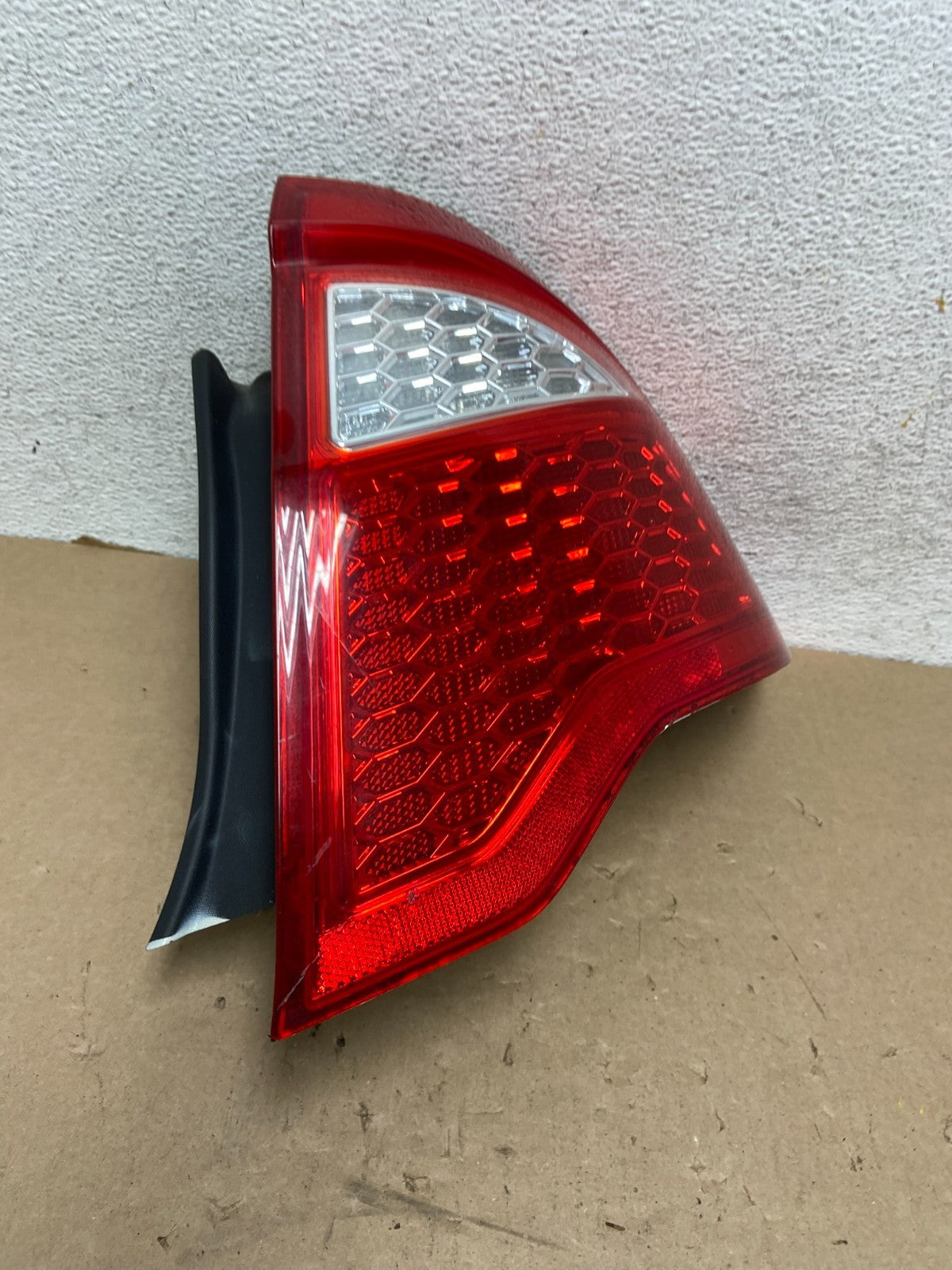 2010 2011 2012 Ford Fusion Right Passenger Side Tail Light AG40682