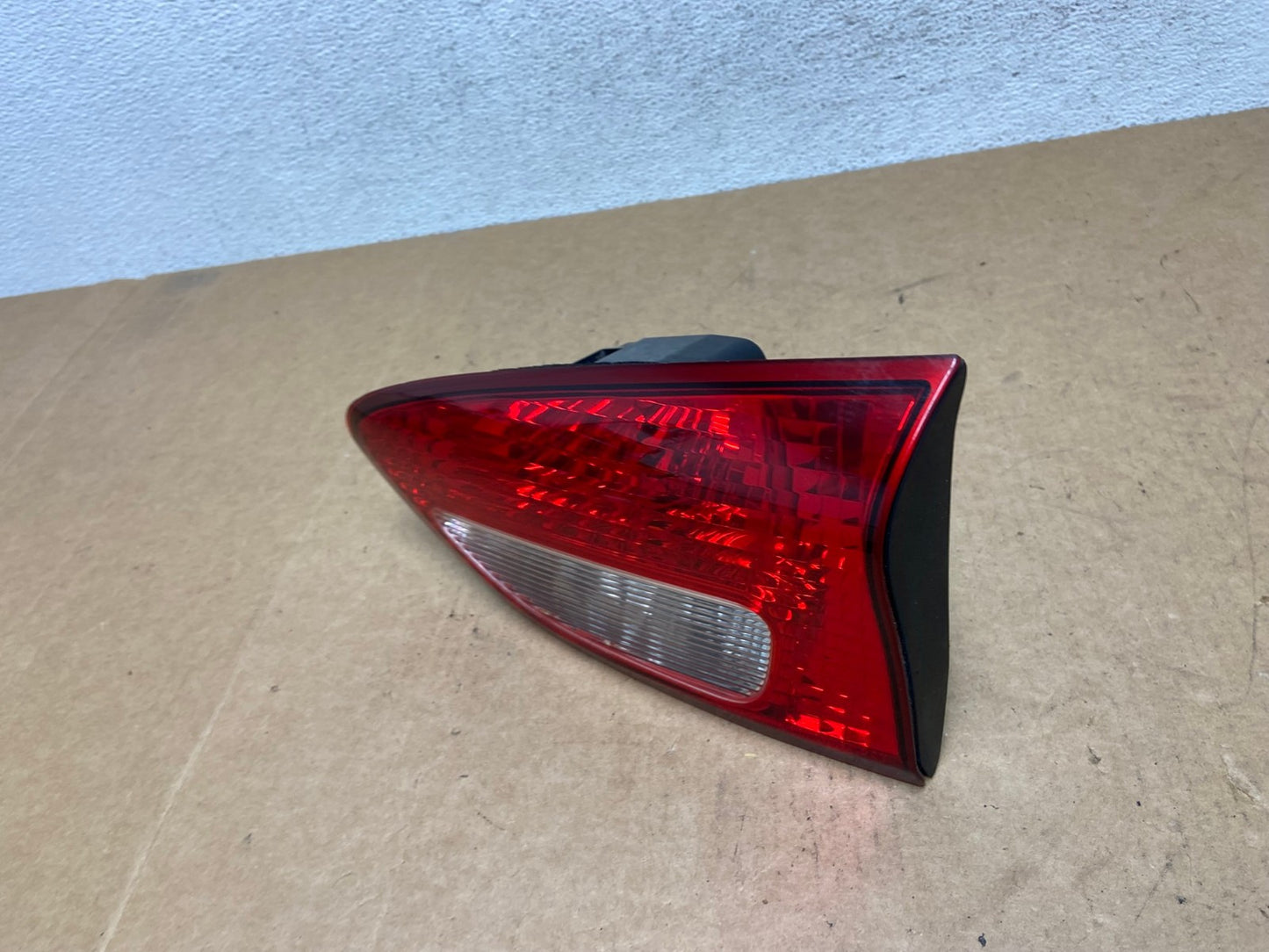 2006 2007 Subaru Tribeca B9 Right Passenger Side Tail Light Inner AE3071 LK1