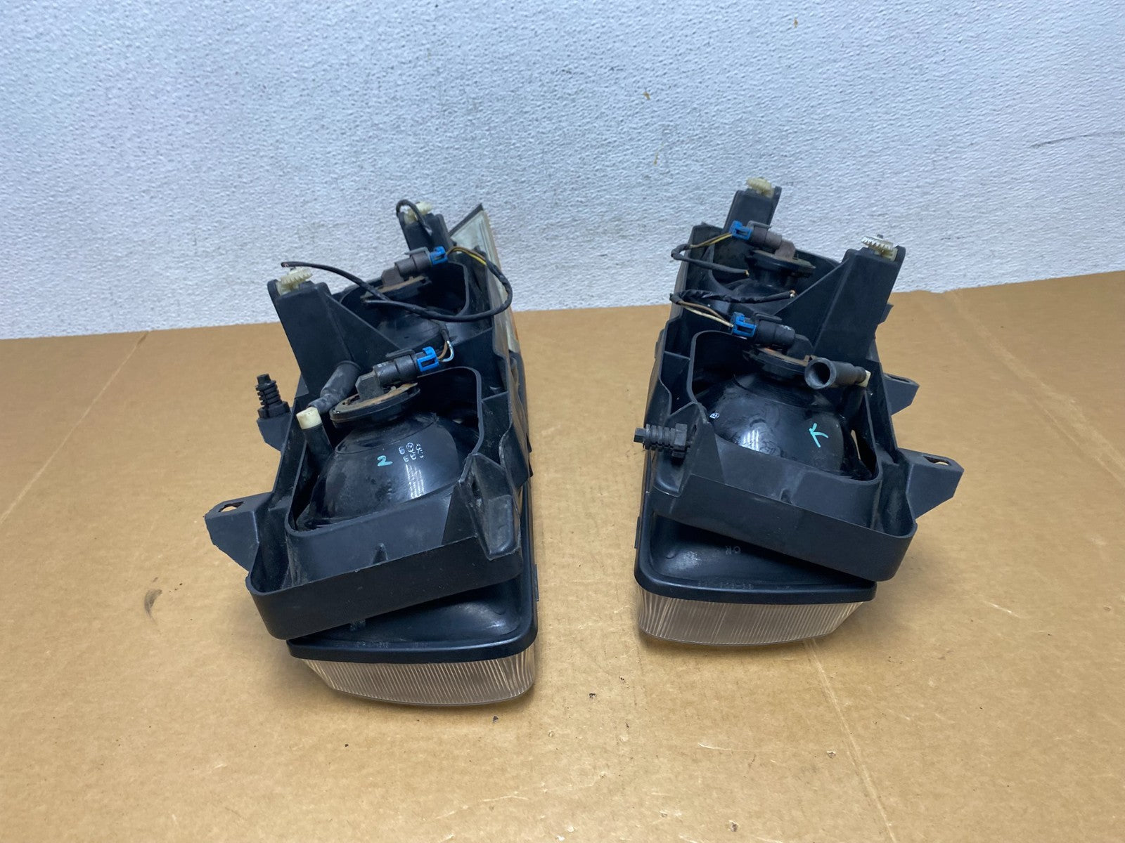 1994 to 1999 Bmw E36 318i 328i Left+Right Halogen Headlights AD8936 DW11