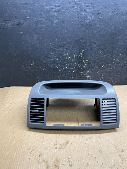 2002 2005 Toyota Camry Radio Center Console  Air Vent Bezel Trim OEM z4316 DG0