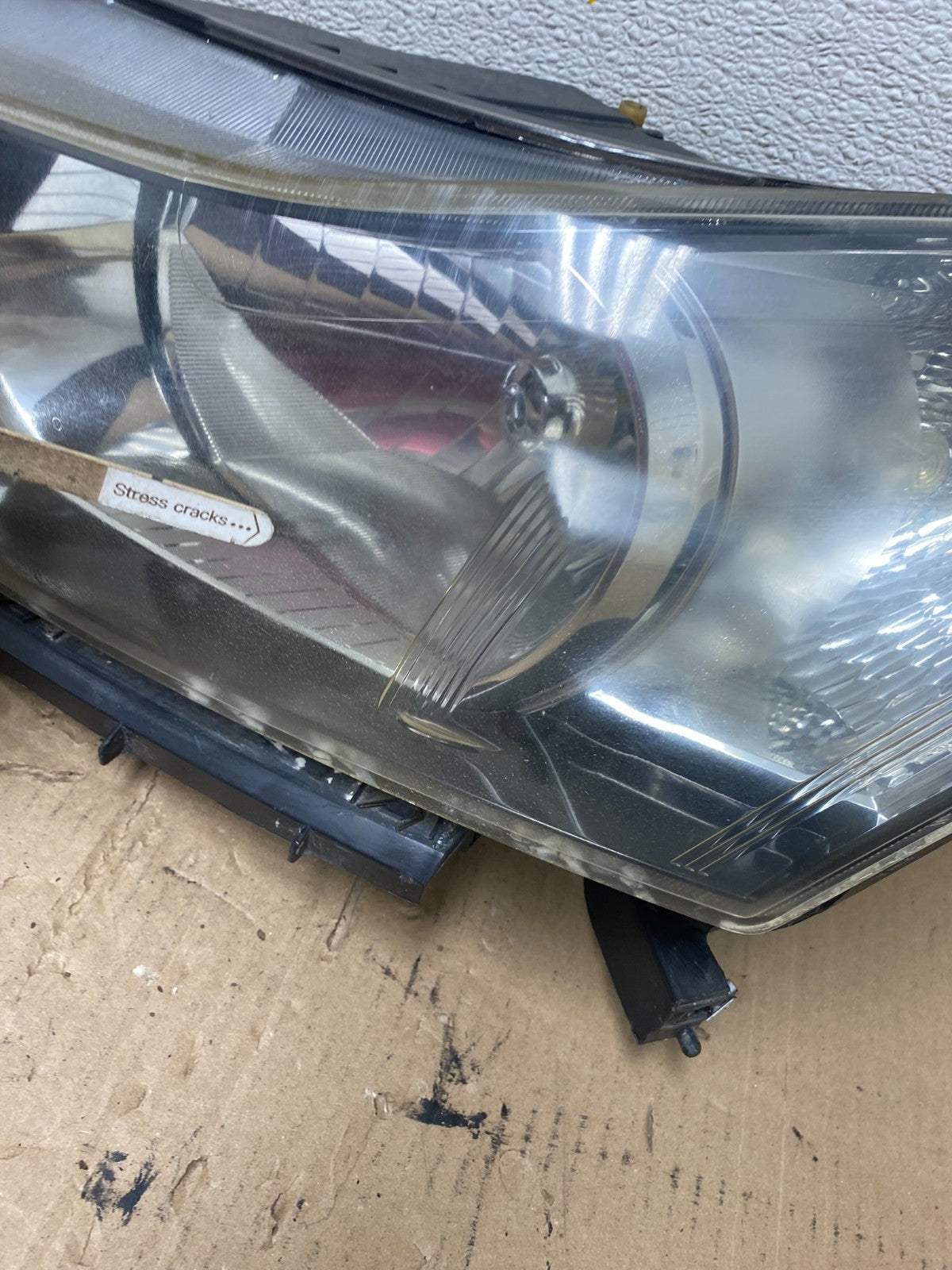 2011 to 2015 Chevrolet Cruze Halogen Left+Right Set Headlights S0047 DW3