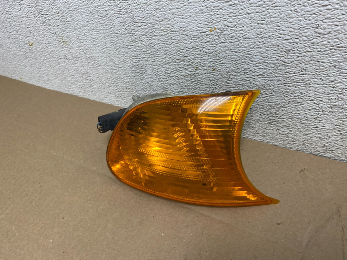 2000 to 2003 BMW 325Ci 330Ci E46 Coupe Right Passenger Turn Signal OEM j8742DG1