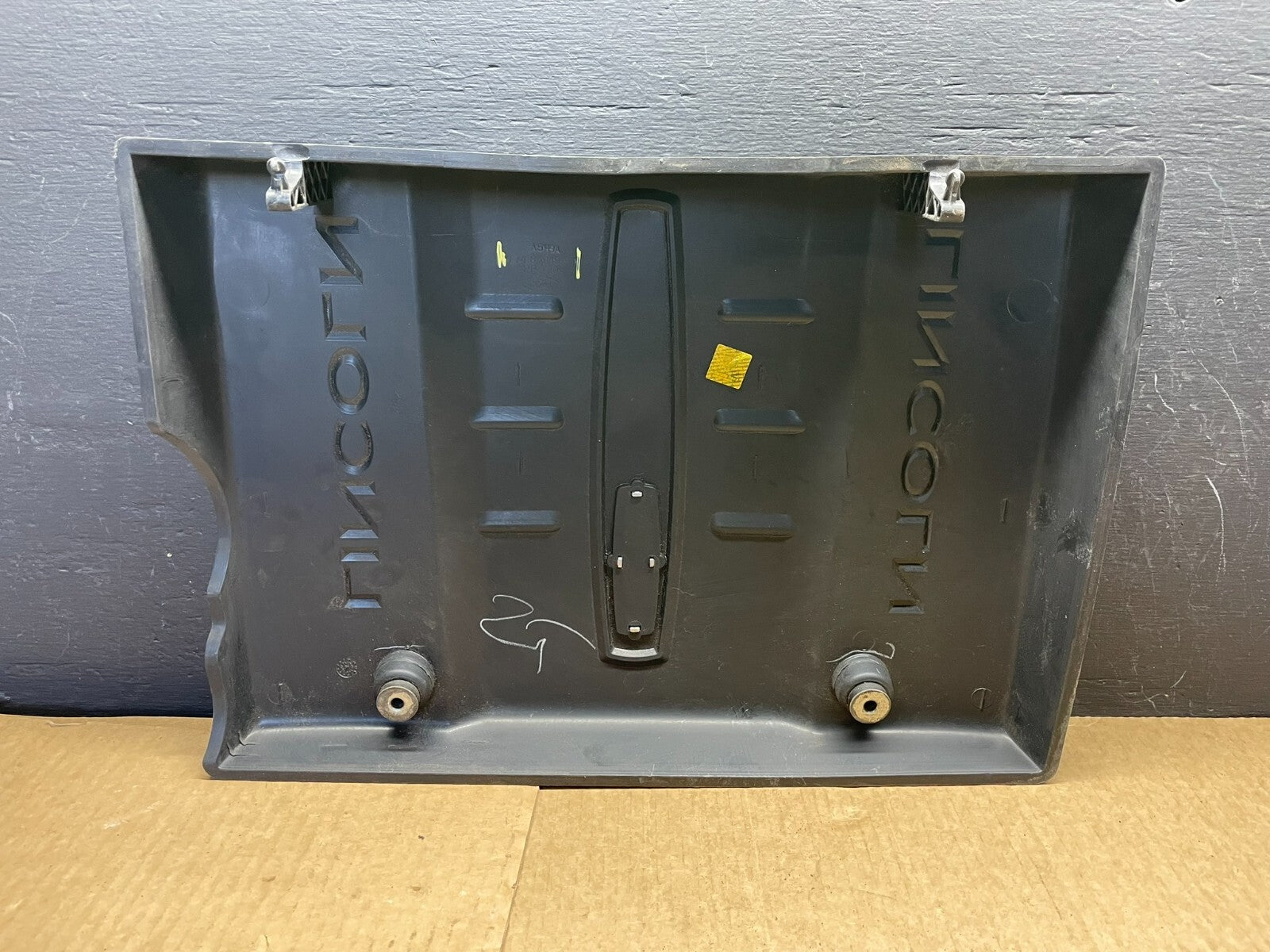 2007 to 2014 Lincoln Navigator 5.4L V8 Engine Motor Cover D7550 DG11