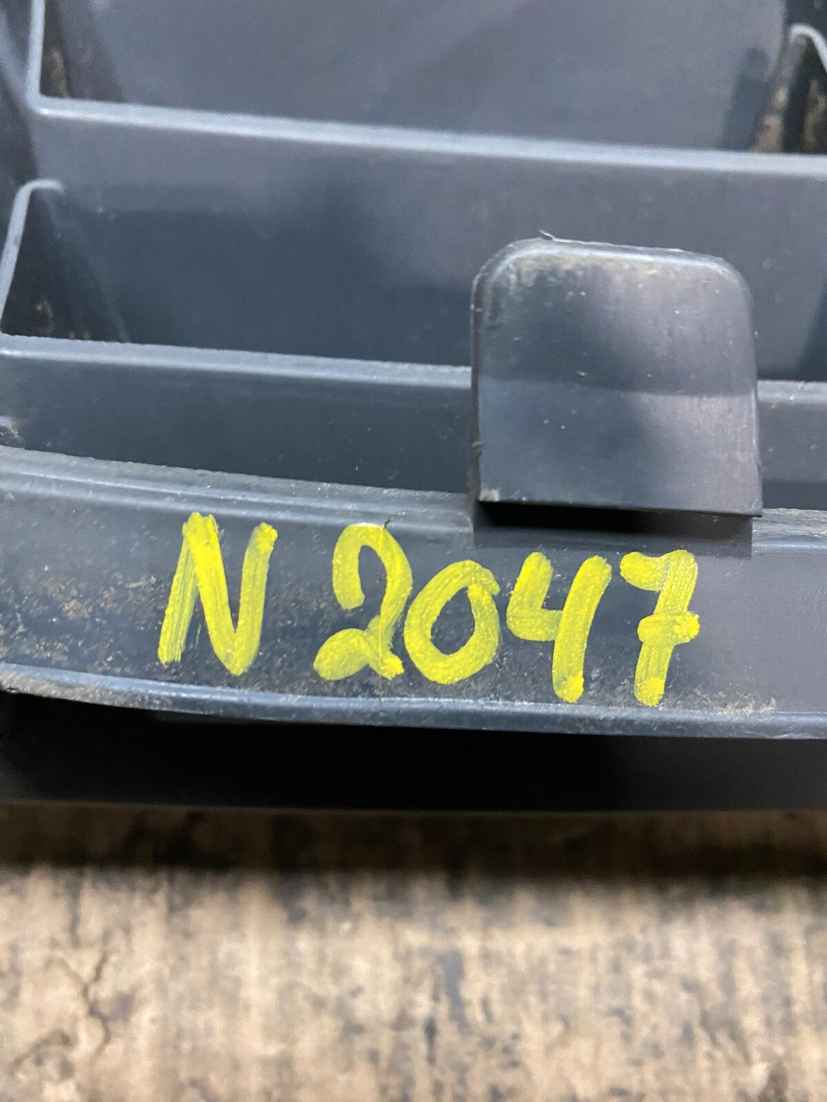 2002 to 2004 Chrysler Voyager Front Upper Grill Grille N2047 DG14