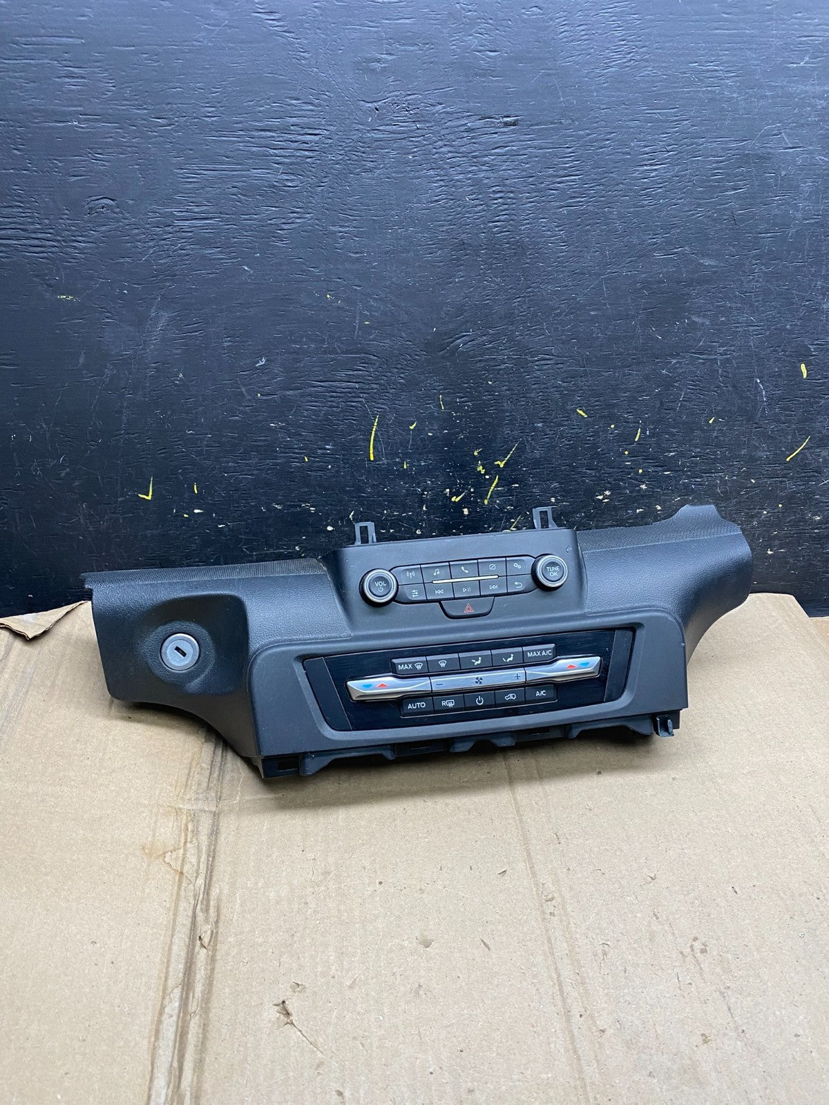 2020 to 2023 Ford  Explorer A/C Heater Climate Control Panel x5704 DG0