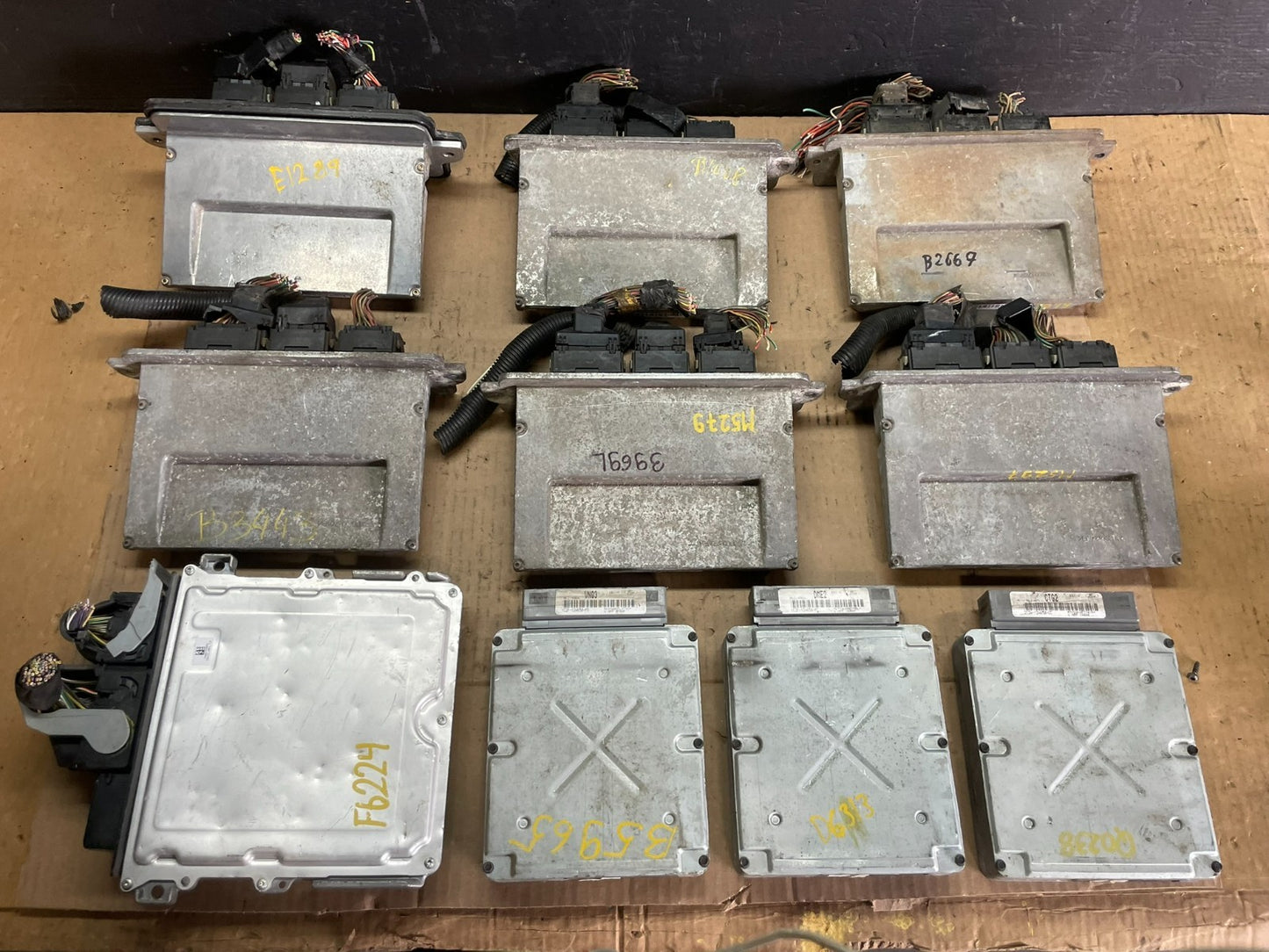 Mix of 10 Ford ECM Engine Computer Module AB75731