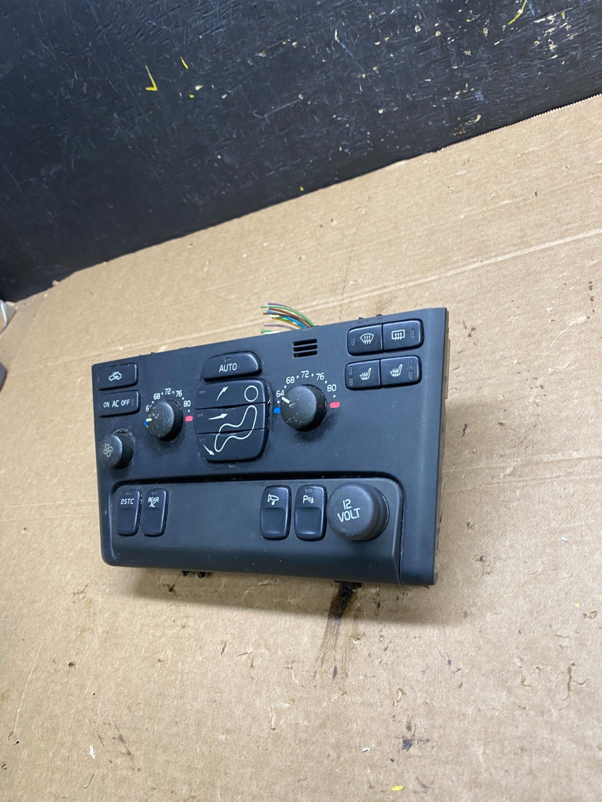 2003-2013 Volvo XC90 Center A/C Climate Control Radio Panel Bezel W6606 DG2