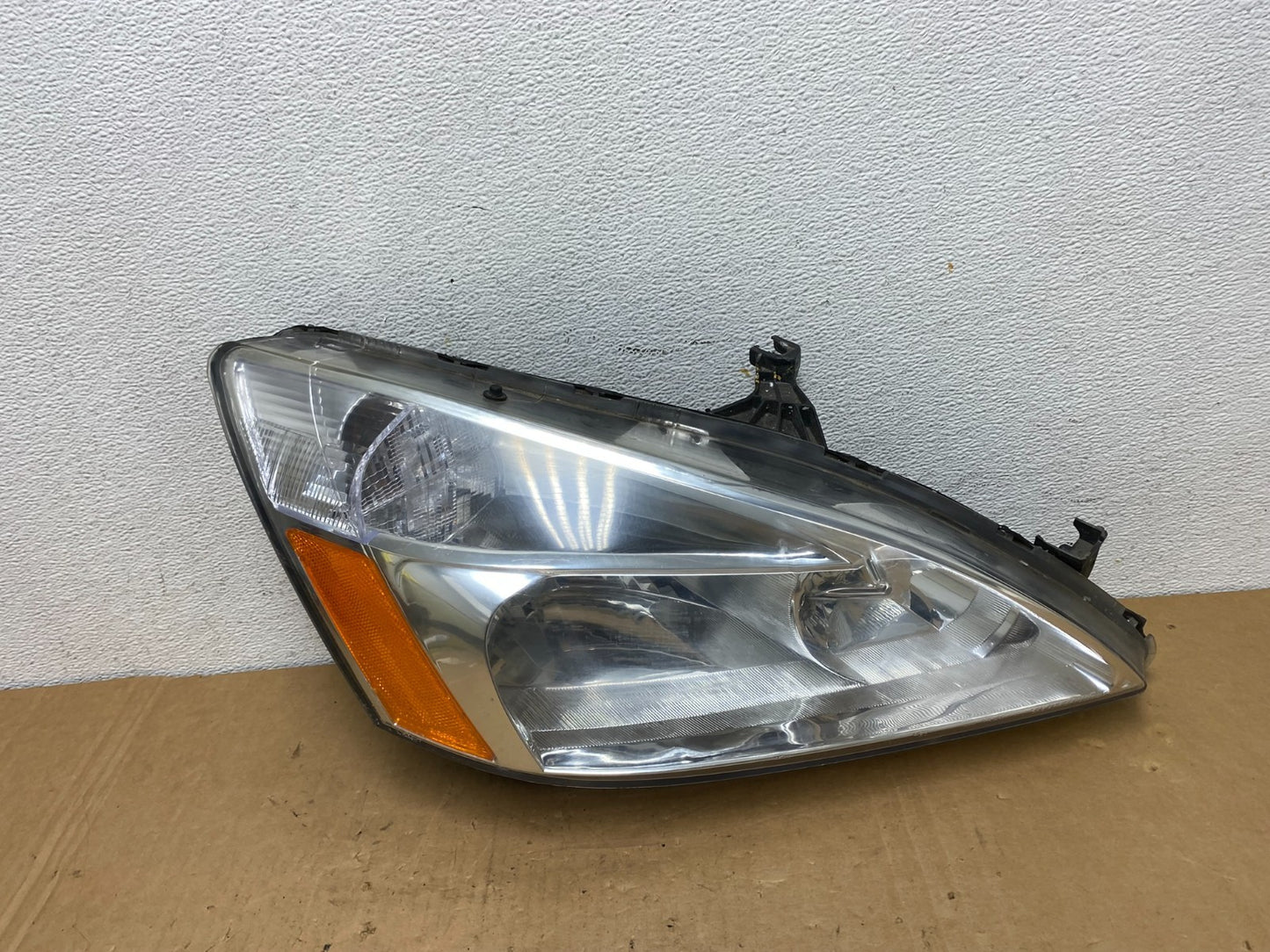 2003 - 2007 Honda Accord Right Passenger RH Side Halogen Headlight AD2805 DW0