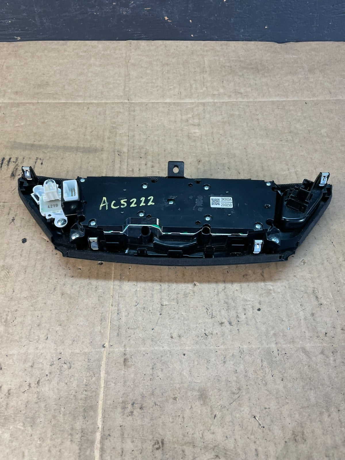 2013 to 2018 Nissan Pathfinder Radio Audio Climate Control AC5222 DG7