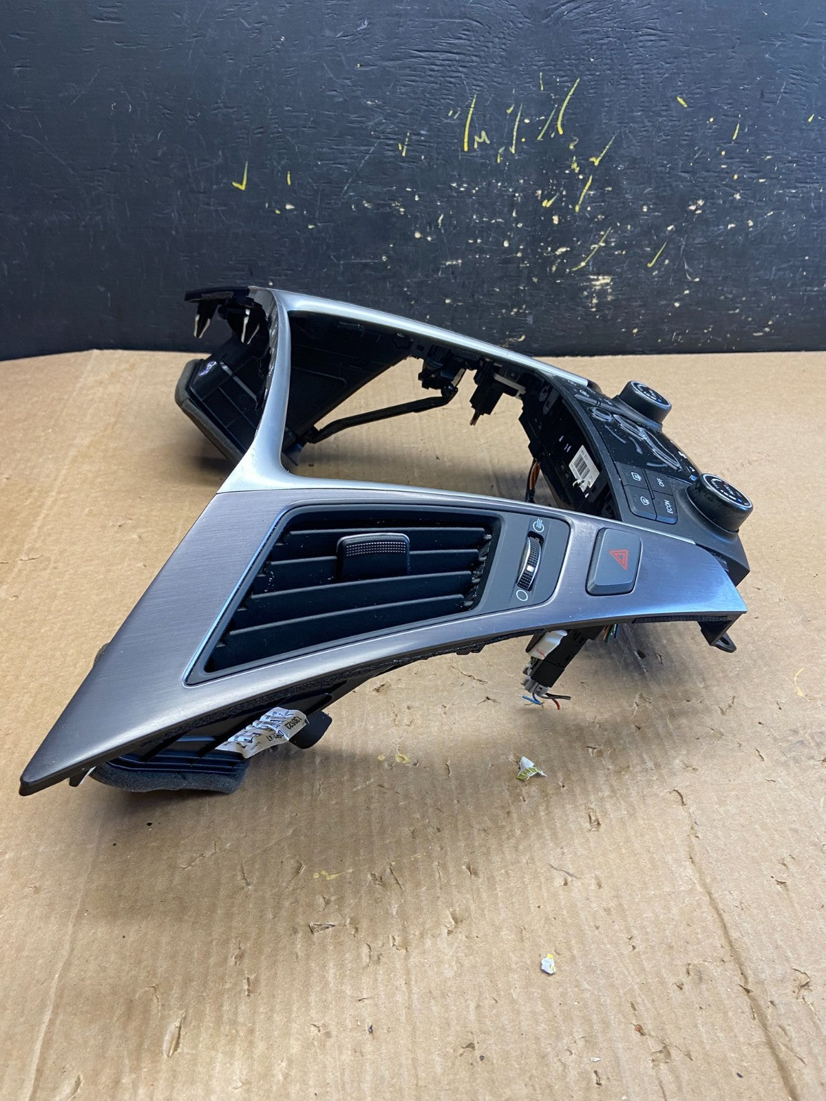 2011 to 2014 Hyundai Sonata Center Radio Climate Control Air Vent Bezel z4159 DG1