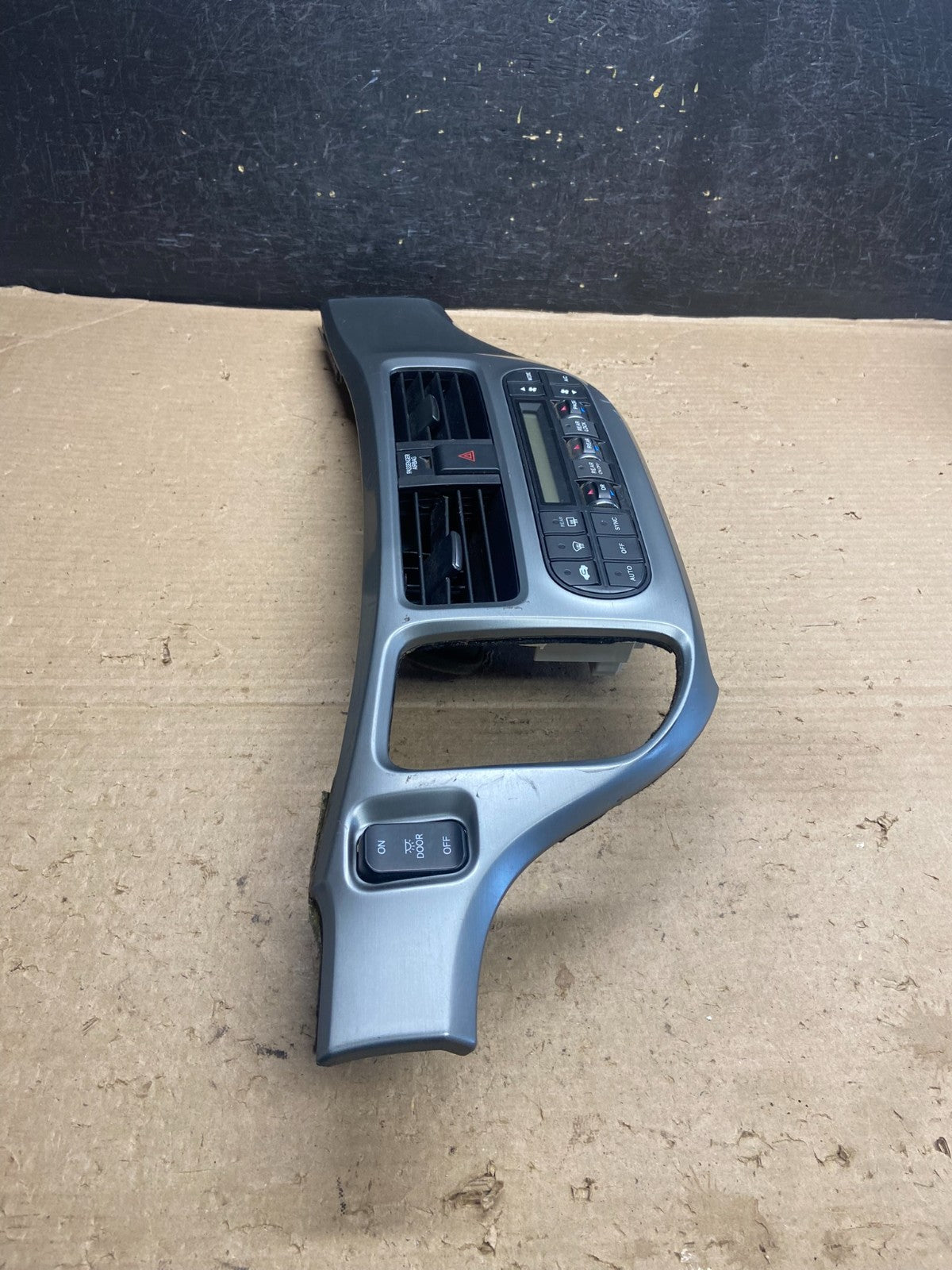 2005 to 2010 Honda Odyssey Radio Climate Control Dash Trim Bezel AH5391 DG1