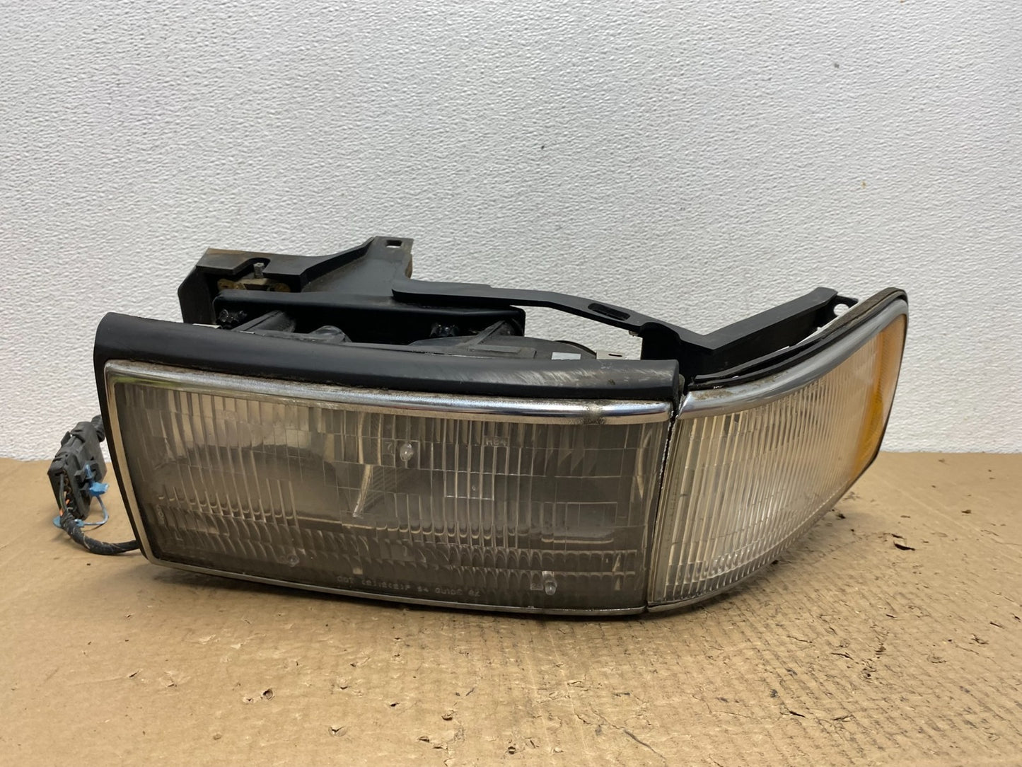 1994 1995 1996 Cadillac Deville Left Driver LH Headlight + Turn Signal AC4144 DW0