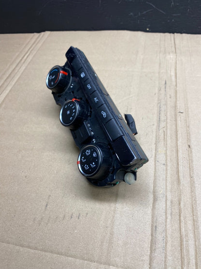 2012 - 2015 Volkswagen Passat Center Climate Control Panel AC Heater ab8656 DG2