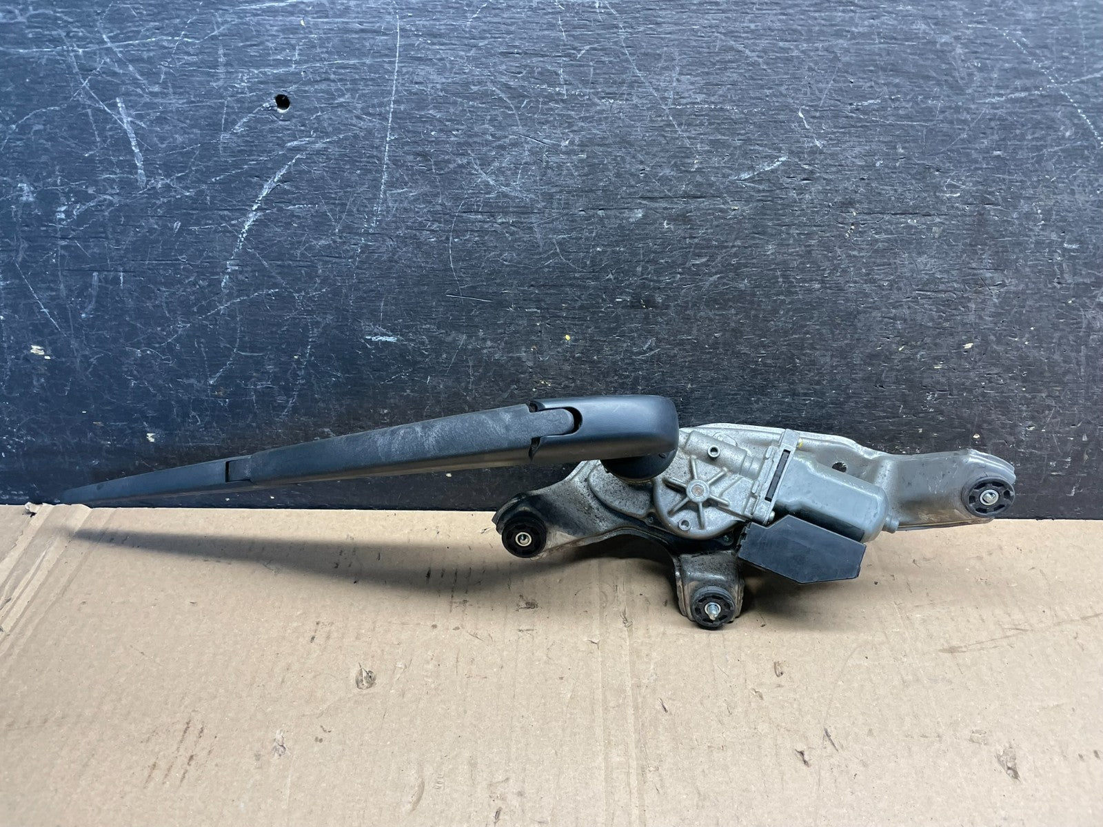 2012 to 2017 Toyota Prius V Rear Wiper Windshield Motor v1887 DG0