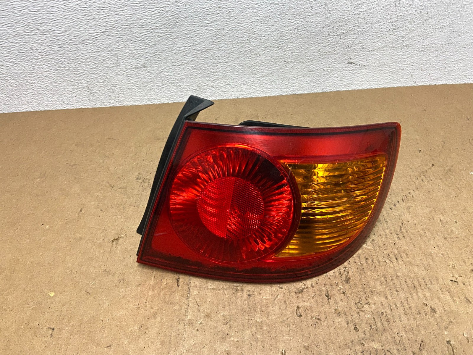 2001 to 2003 Hyundai Elantra Hatchback Right Passenger Side Tail Light AC3253 DW0