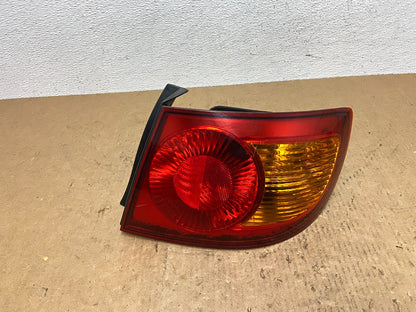 2001 to 2003 Hyundai Elantra Hatchback Right Passenger Side Tail Light AC3253 DW0