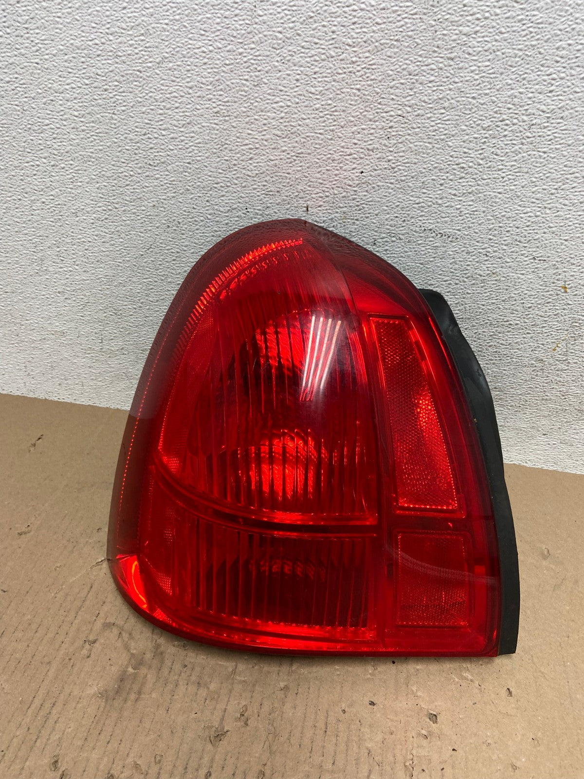 2003 to 2011 Lincoln Town Car Left Driver Lh Side Tail Light AE7331 LK0