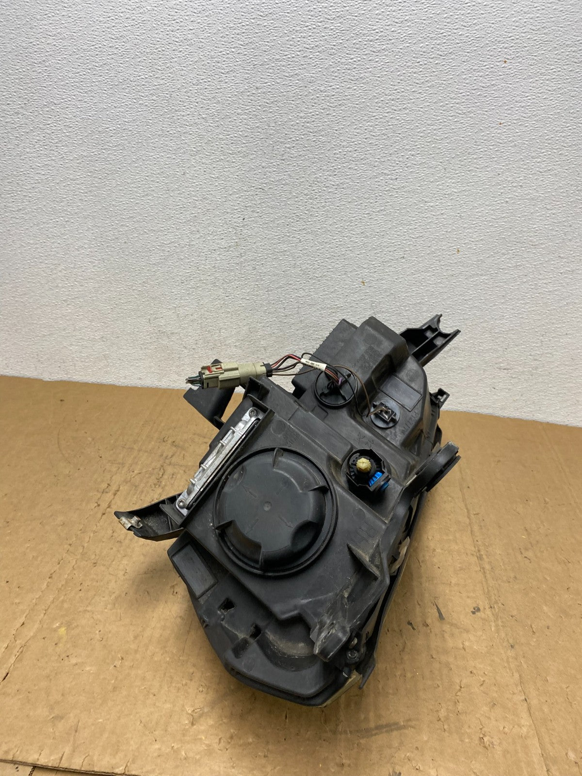 2013-2016 Gmc Acadia Xenon HID Right Passenger RH Side Headlight AD0511 DW9
