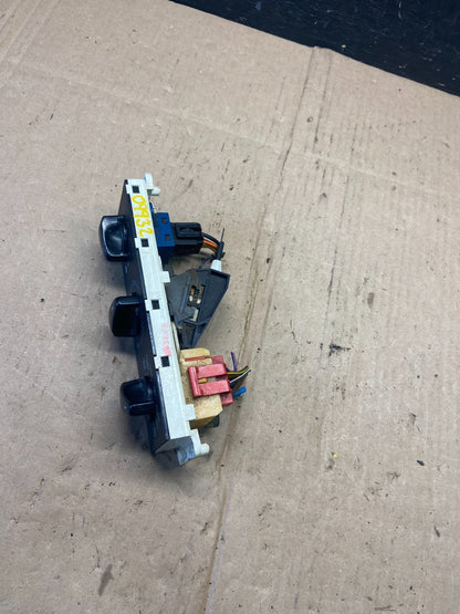 1995 to 1997 Ford Crown Victoria A/C Control o9932 DG3