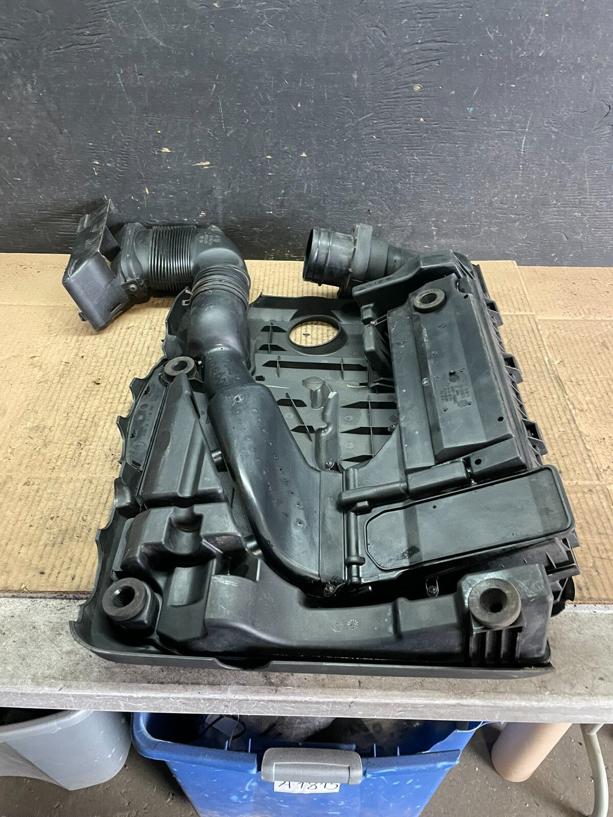 2005 to 2008 Volkswagen Jetta Beetle 2.5L Passat Engine Cover 07k129601G j4271 D7