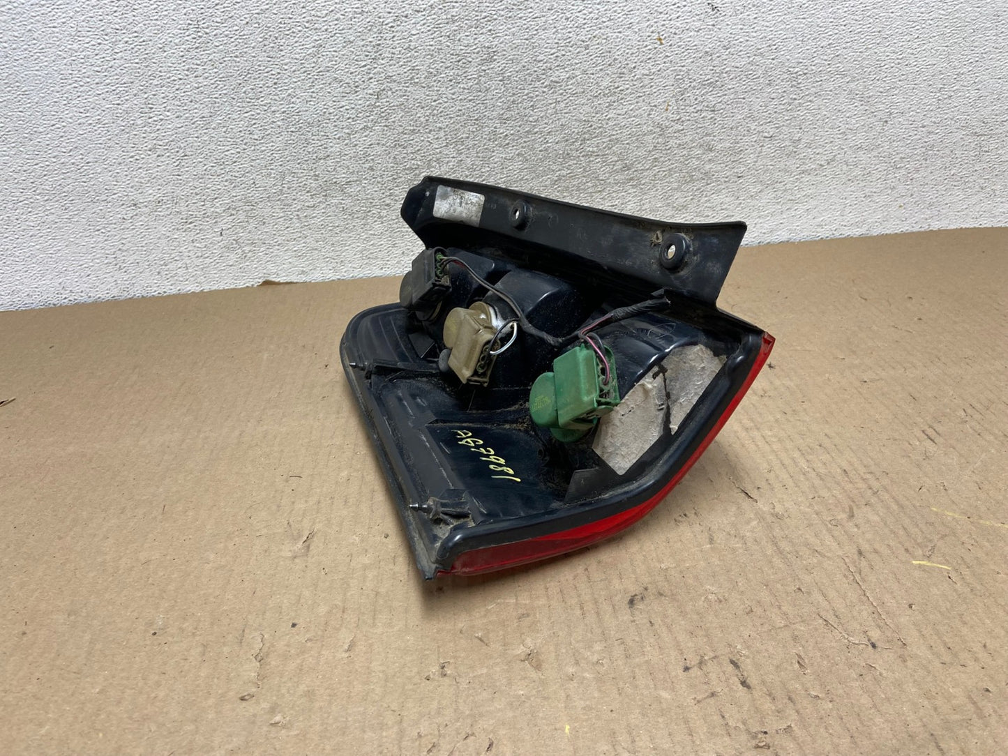 2001 to 2007 Ford Escape Right Passenger RH Side Tail Light AG7981 LK3