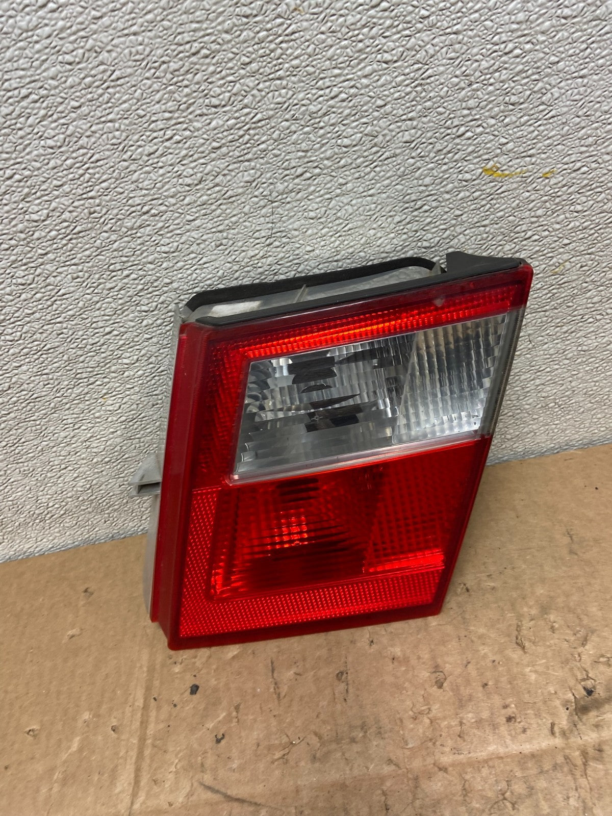 2002 2003 2004 2005 Saab 9-5 Sedan Right Passenger Inner Tail Light Oem Y8997 DG0