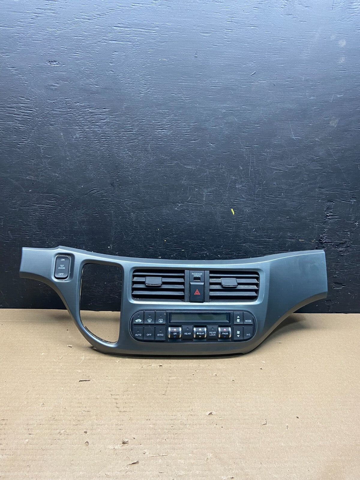 2005 to 2010 Honda Odyssey Radio Climate Control Dash Trim Bezel L2016 DG0