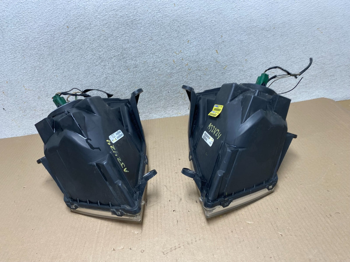 2008 to 2010 Dodge Caravan Left+Right Set Side Halogen Headlights AJ2424 DW9