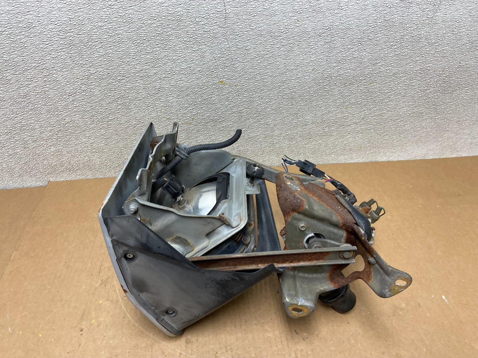 1983 - 1989 Mitsubishi Starion Right Passenger RH Headlight Oem Z6667 DG8