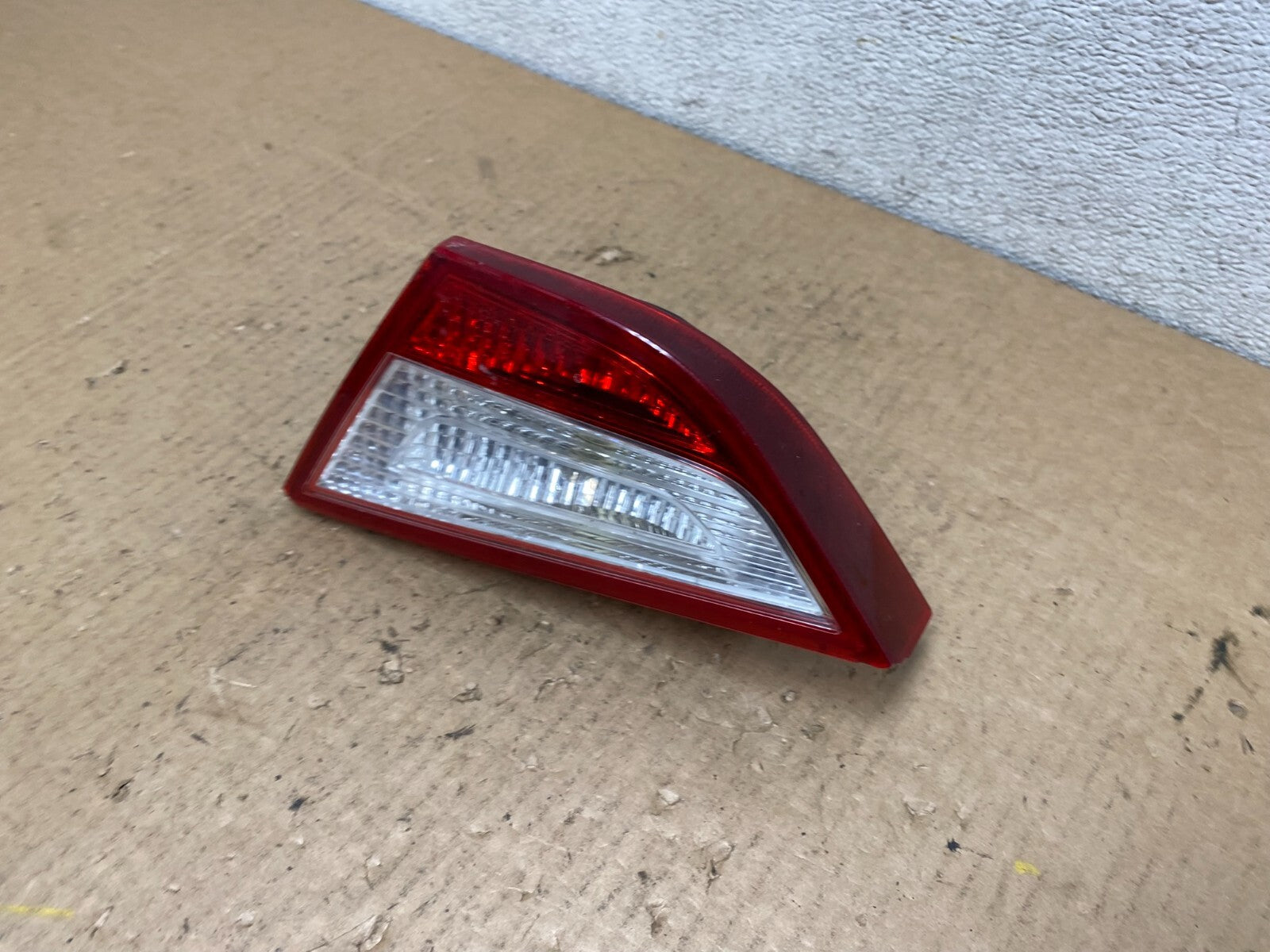 2011 to 2014 Hyundai Sonata Right Passenger Rh Inner Tail Light Oem L8725 DW2