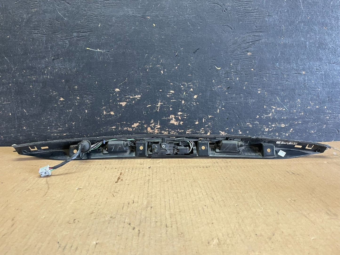 2011 to 2014 Ford Explorer Rear Tailgate Gate Trim Bracket With Camera z8257 DG5