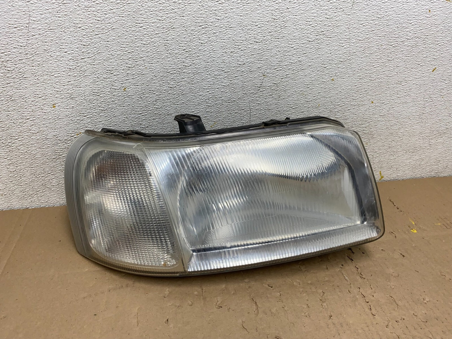 2002-2003 Land Rover Freelander Right Passenger Rh Halogen Headlight OE n2341 DG0