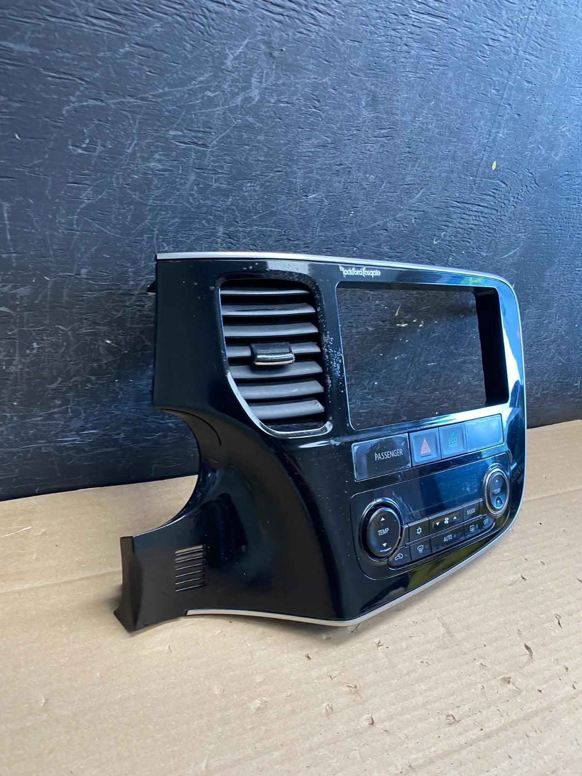 2014-2019 Mitsubishi Outlander Radio A/C Heater Climate Control Bezel AG5291 DG4