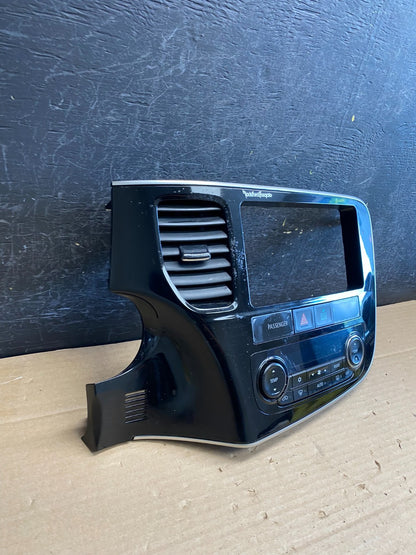 2014-2019 Mitsubishi Outlander Radio A/C Heater Climate Control Bezel AG5291 DG4