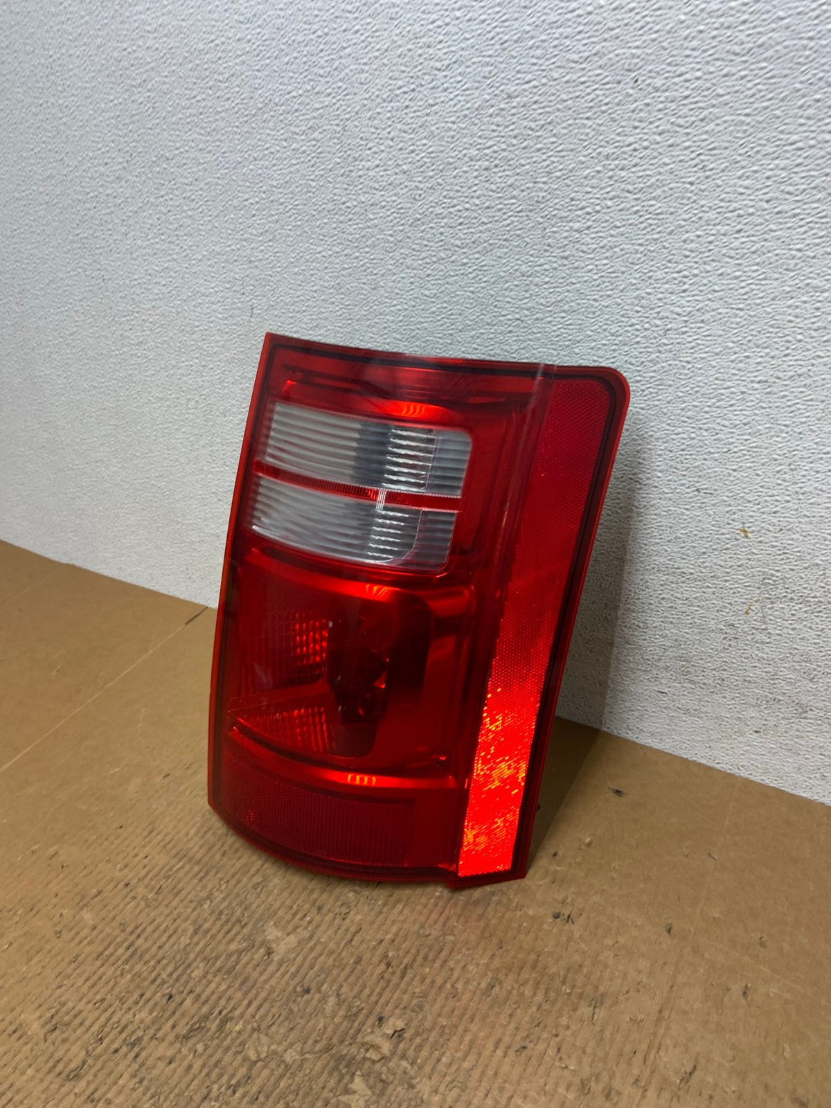 2008 2009 2010 Dodge Grand Caravan Right Passenger Rh Tail Light AE2778 LK1