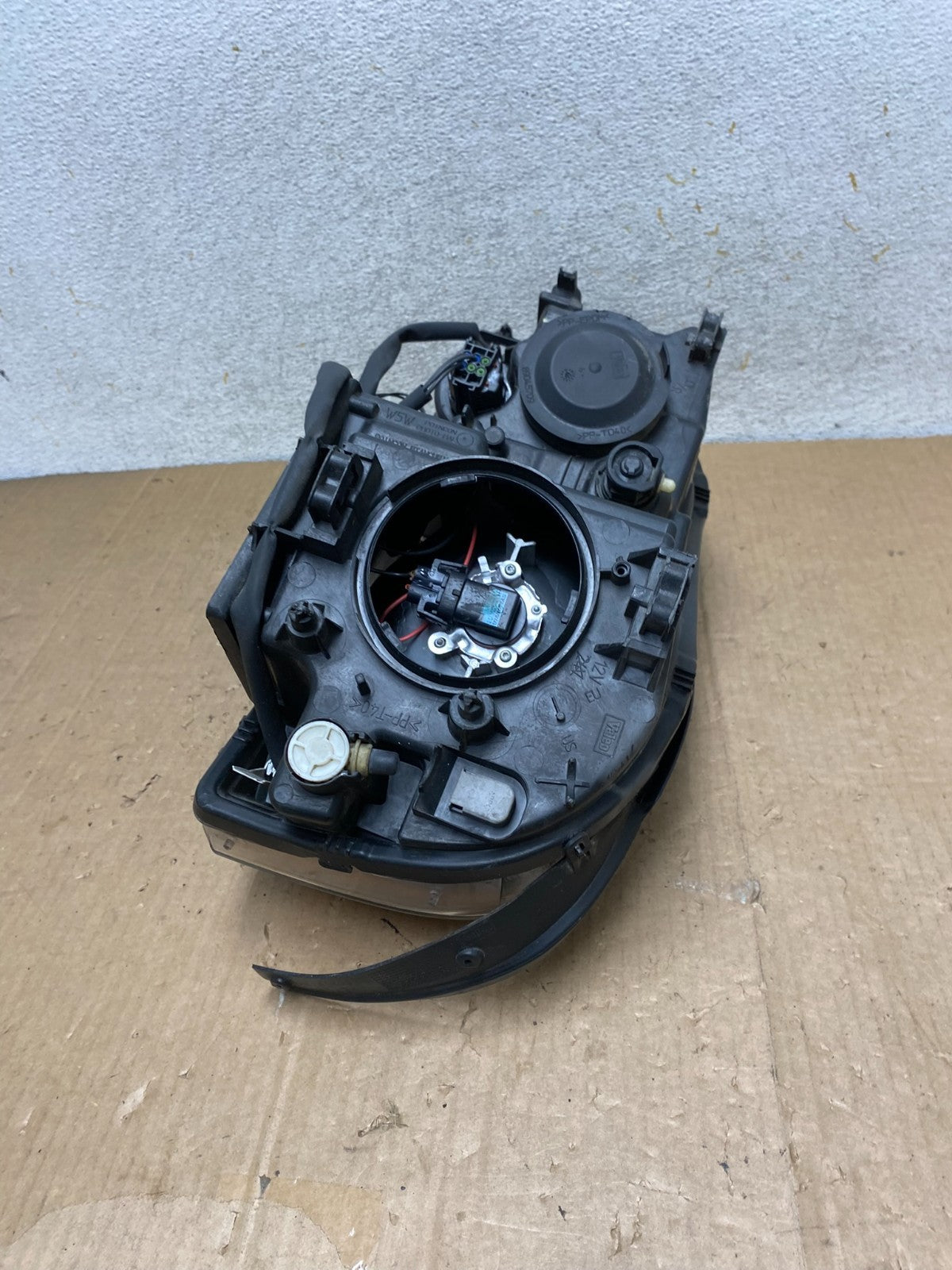 2003 to 2013 Volvo XC90 Right Passenger Rh Side Headlight Halogen AI9182 DW9