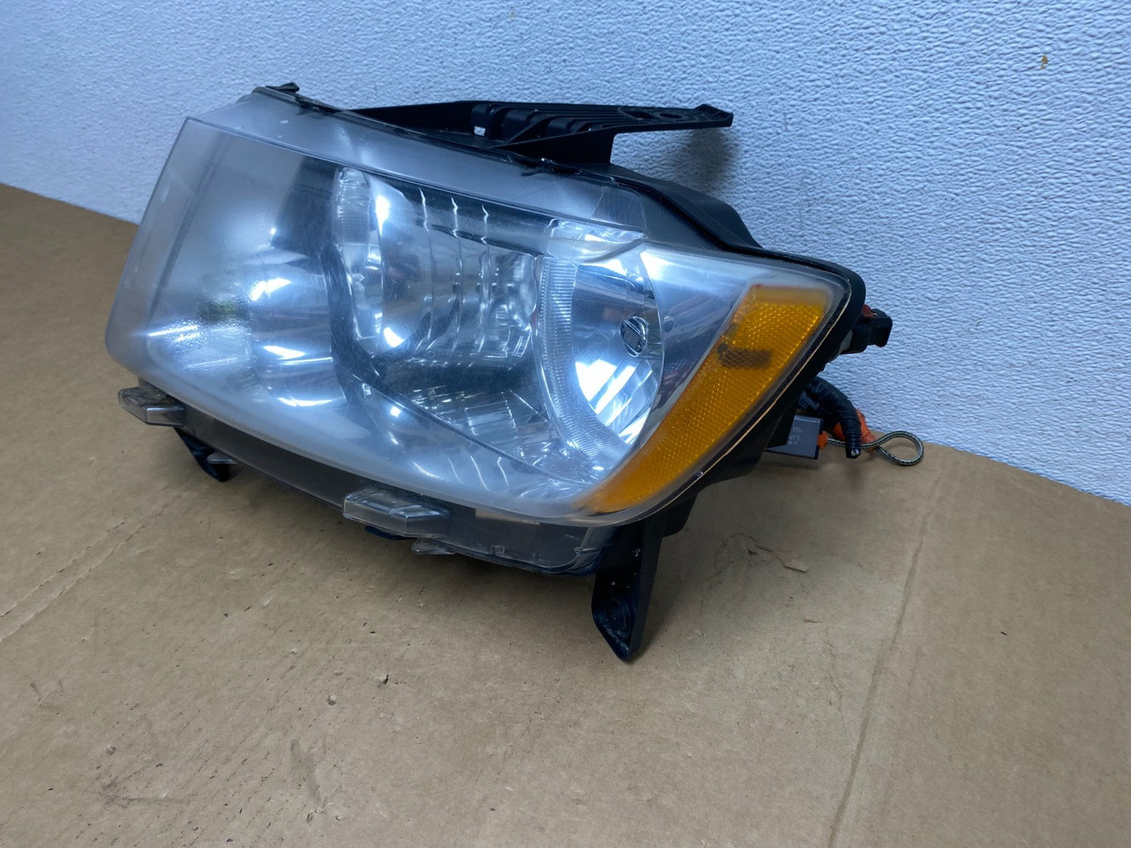 2011 to 2013 Jeep Grand Cherokee Halogen Left Driver Lh Headlight AC8420 DW1
